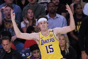 还有一节多！里夫斯已18罚17中 出手数和命中数都是生涯单场最高