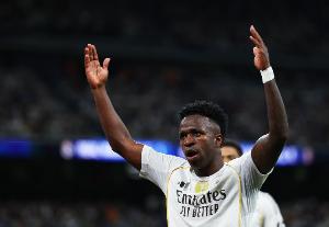 记者：德比赛后阿隆索也祝贺了维尼修斯，更衣室对后者没有不满