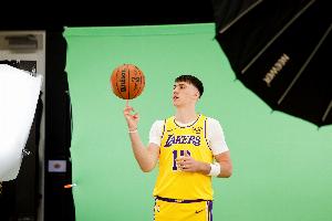 拉拉维亚11中10！森林狼球迷大喊12号是谁？华子：这也是我想问的