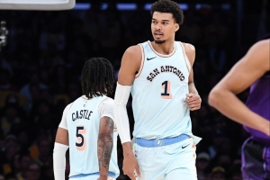 卡斯尔谈和文班空接：他说往月球上扔 我这么干了 他接住了