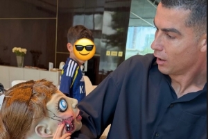 吓了一跳！C罗看到女儿万圣节装扮表情惊讶