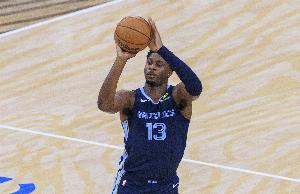 内外开花！小贾伦-杰克逊半场5中5砍全队最高13分 三分2中2