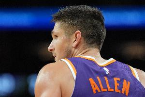 格雷森-阿伦：我首节扣篮时特意看了文班的位置 你得确定他在哪