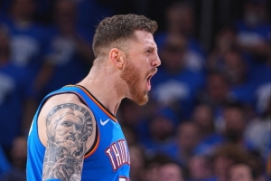 哈尔滕施泰因以75+%命中率砍下至少30+15 雷霆队史首人！