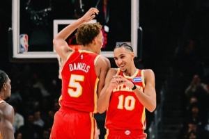 残阵老鹰本场送出37次助攻 三分命中率41% 且逼出湖人19次失误