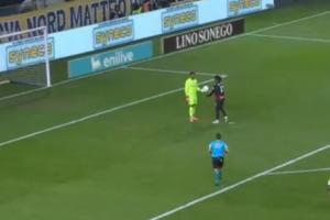 心理战无效！莱奥罚点前铃木彩艳让他踢自己右边，莱奥照做并罚进