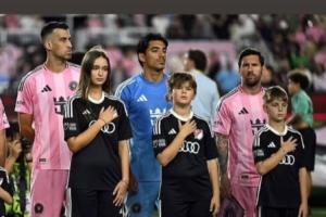 三个孩子是梅西等人的球童！特朗普女儿伊万卡晒照：难忘之夜！