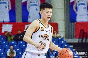 苦苦支撑！王岚嵚半场4中3 贡献全队最高9分4篮板外加2助攻