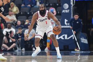 不容易！哈登三分命中 帮助快船缩小分差