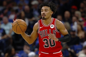 战旧主不怯场！特雷·琼斯15中8砍赛季新高20分 另有7板7助2断