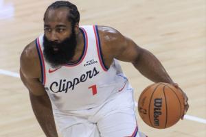 来了哈登拿到第10板达成个人本赛季首次三双 生涯第81次！