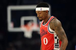 媒体人：比尔赛季报销 快船三巨头还没聚齐就少一头