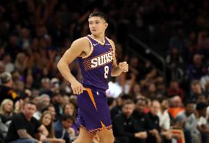 乾坤大挪移！格雷森·阿伦冲击内线 过掉防守大回环拉杆上篮打中