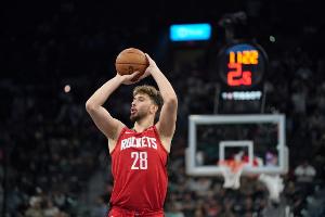 队友都太猛&我养养生！申京13中6得16分13板6助 三分3中2