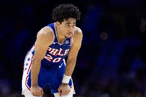 麦凯恩：下放到发展联盟可以增加训练次数 对我未来发展有好处