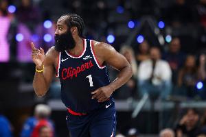 拉塞尔：哈登进攻会出其不意&他能够巧妙地操控防守者 你得研究他