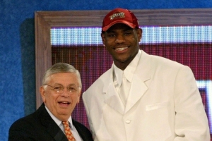 里基·戴维斯：02年骑士阵容不错也能进季后赛 却要为詹姆斯摆烂