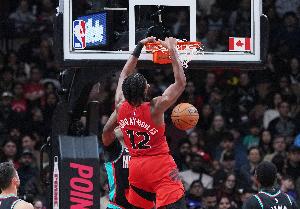 行云流水！巴雷特反击助飞新秀博伊尔斯空接打停步行者