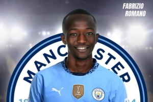 德天空：曼城准备在冬窗将18岁桑加雷外租，他在U23发挥出色