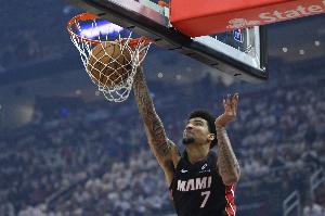 斯波：韦尔篮板球拼抢极具目的性 我特别欣赏他的拼劲