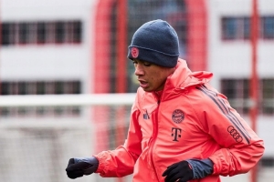 朝着复出迈进！拜仁社媒晒穆西亚拉有球训练视频